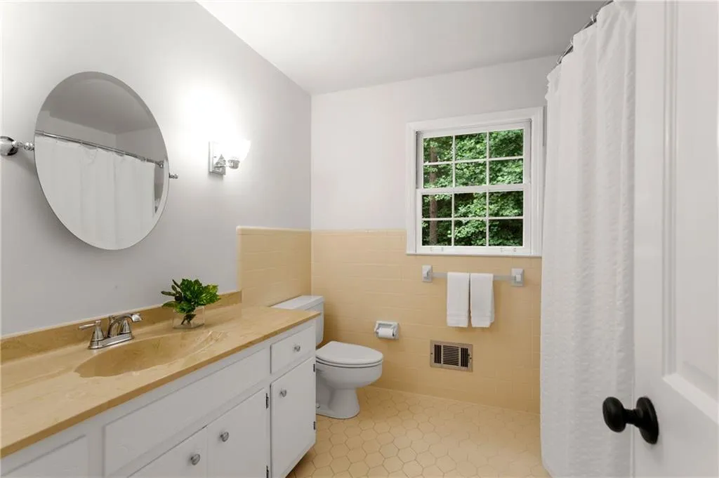 1905 Monticello Court, Sandy Springs, Georgia 30350, 5 Bedrooms Bedrooms, ,4 BathroomsBathrooms,Residential,Sold,1905 Monticello Court,6778738