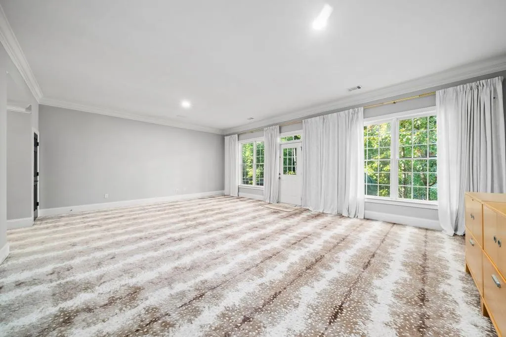 5492 Glenridge Drive Unit 544, Sandy Springs, Georgia 30342, 4 Bedrooms Bedrooms, 0 ,3 BathroomsBathrooms,Residential,For Sale,5492 Glenridge Drive Unit 544,7841604