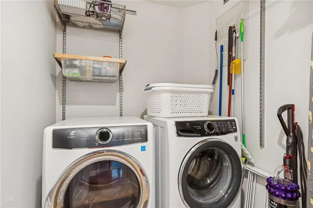 992 Wescott Lane, Atlanta, Georgia 30319, 4 Bedrooms Bedrooms, ,3 BathroomsBathrooms,Residential,For Sale,992 Wescott Lane,7677301