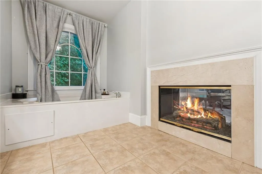 992 Wescott Lane, Atlanta, Georgia 30319, 4 Bedrooms Bedrooms, ,3 BathroomsBathrooms,Residential,For Sale,992 Wescott Lane,7677301