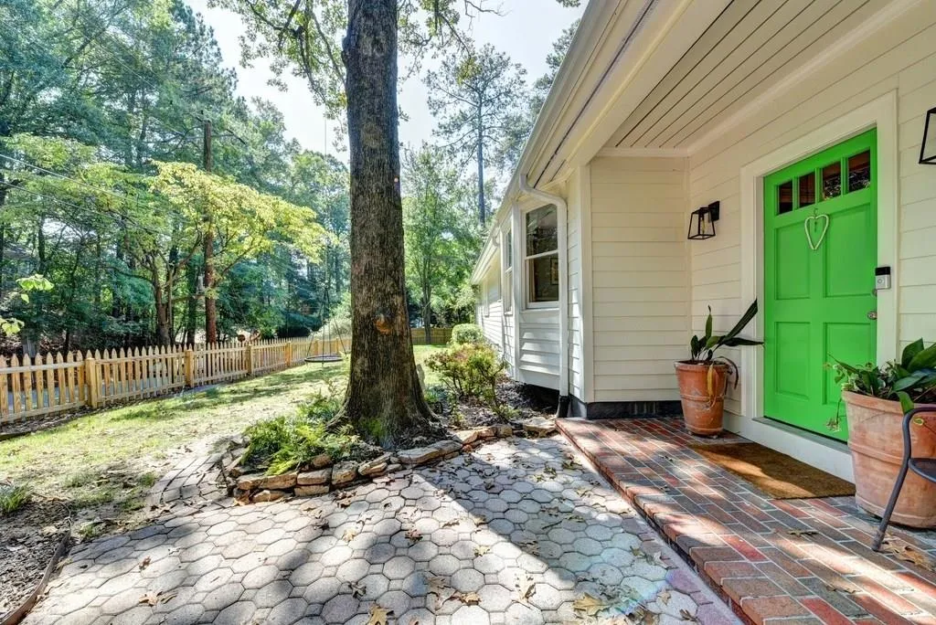 2508 Brookwood Drive Ne, Atlanta, Georgia 30305, 4 Bedrooms Bedrooms, ,3 BathroomsBathrooms,Residential,Sold,2508 Brookwood Drive Ne,5914051
