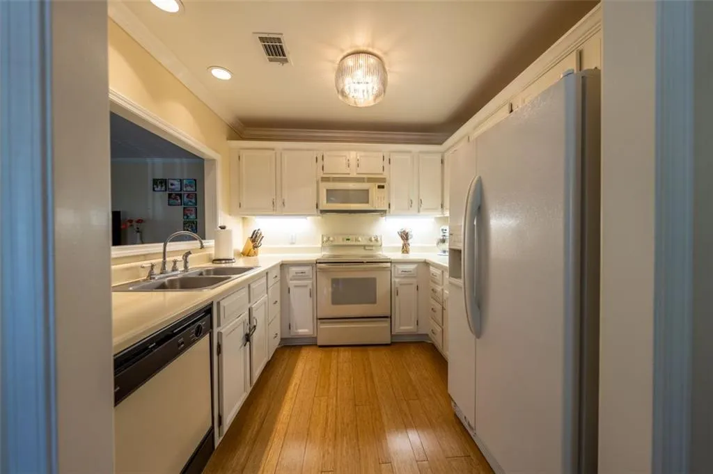 212 Abingdon Way, Atlanta, Georgia 30328, 1 Bedroom Bedrooms, ,1 BathroomBathrooms,Residential,Sold,212 Abingdon Way,7036452