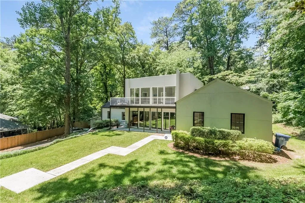 2886 W Roxboro Road Ne, Atlanta, Georgia 30324, 3 Bedrooms Bedrooms, ,2 BathroomsBathrooms,Residential,Sold,2886 W Roxboro Road Ne,6025044