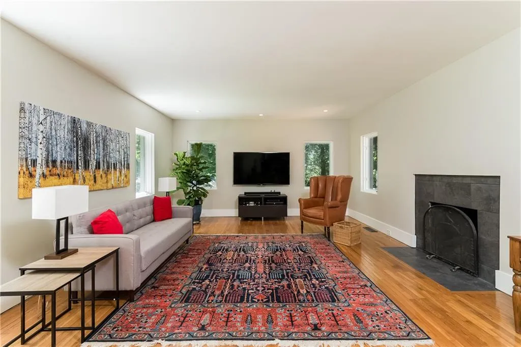 2886 W Roxboro Road Ne, Atlanta, Georgia 30324, 3 Bedrooms Bedrooms, ,2 BathroomsBathrooms,Residential,Sold,2886 W Roxboro Road Ne,6025044