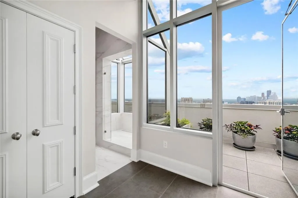 2828 Peachtree Road Nw Unit P 3300, Atlanta, Georgia 30305, 2 Bedrooms Bedrooms, ,2 BathroomsBathrooms,Residential,For Sale,2828 Peachtree Road Nw Unit P 3300,7595787