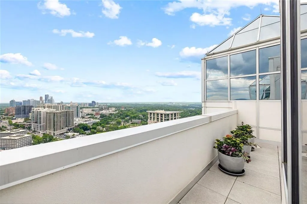 2828 Peachtree Road Nw Unit P 3300, Atlanta, Georgia 30305, 2 Bedrooms Bedrooms, ,2 BathroomsBathrooms,Residential,For Sale,2828 Peachtree Road Nw Unit P 3300,7595787