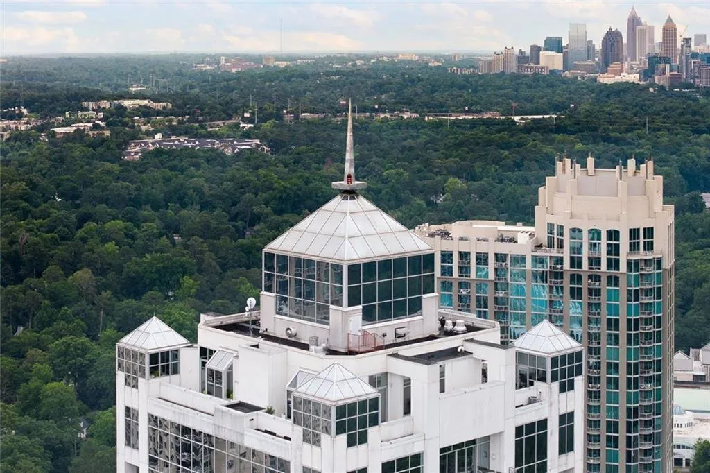 2828 Peachtree Road Nw Unit P 3300, Atlanta, Georgia 30305, 2 Bedrooms Bedrooms, ,2 BathroomsBathrooms,Residential,For Sale,2828 Peachtree Road Nw Unit P 3300,7595787
