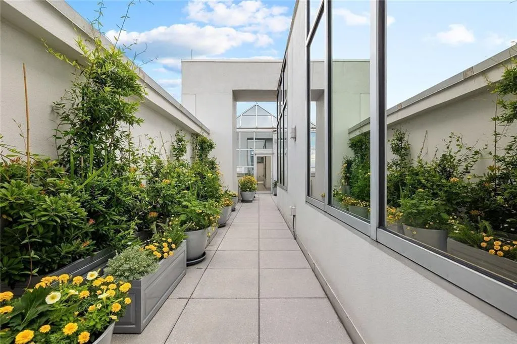 2828 Peachtree Road Nw Unit P 3300, Atlanta, Georgia 30305, 2 Bedrooms Bedrooms, ,2 BathroomsBathrooms,Residential,For Sale,2828 Peachtree Road Nw Unit P 3300,7595787