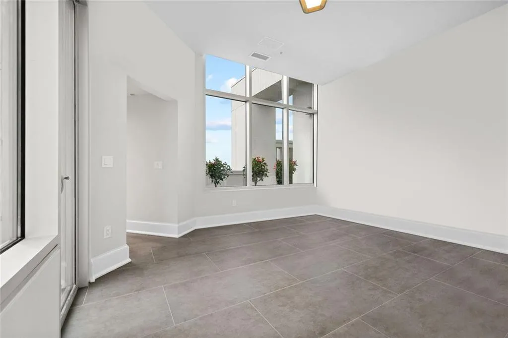 2828 Peachtree Road Nw Unit P 3300, Atlanta, Georgia 30305, 2 Bedrooms Bedrooms, ,2 BathroomsBathrooms,Residential,For Sale,2828 Peachtree Road Nw Unit P 3300,7595787