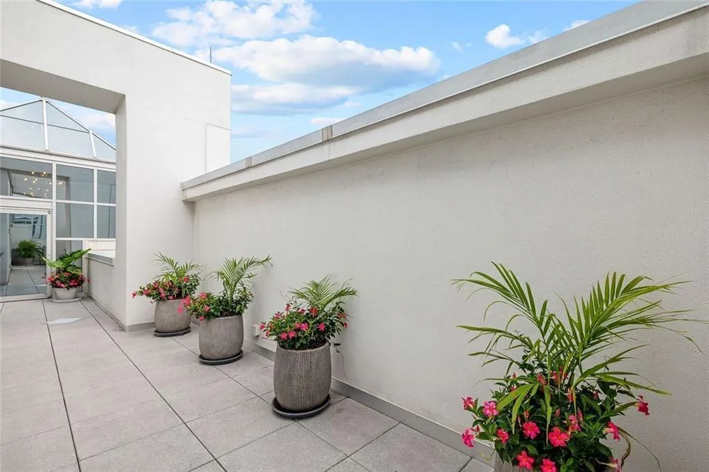 2828 Peachtree Road Nw Unit P 3300, Atlanta, Georgia 30305, 2 Bedrooms Bedrooms, ,2 BathroomsBathrooms,Residential,For Sale,2828 Peachtree Road Nw Unit P 3300,7595787