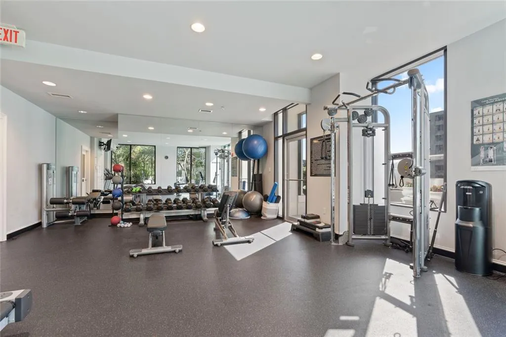 2828 Peachtree Road Nw Unit P 3300, Atlanta, Georgia 30305, 2 Bedrooms Bedrooms, ,2 BathroomsBathrooms,Residential,For Sale,2828 Peachtree Road Nw Unit P 3300,7595787