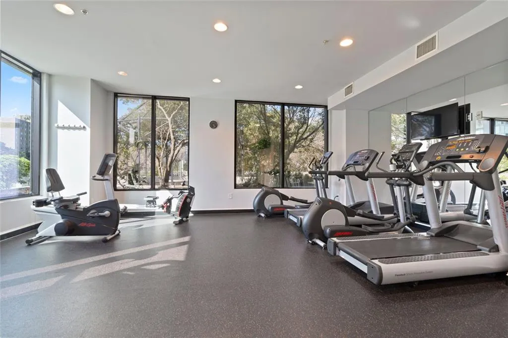 2828 Peachtree Road Nw Unit P 3300, Atlanta, Georgia 30305, 2 Bedrooms Bedrooms, ,2 BathroomsBathrooms,Residential,For Sale,2828 Peachtree Road Nw Unit P 3300,7595787