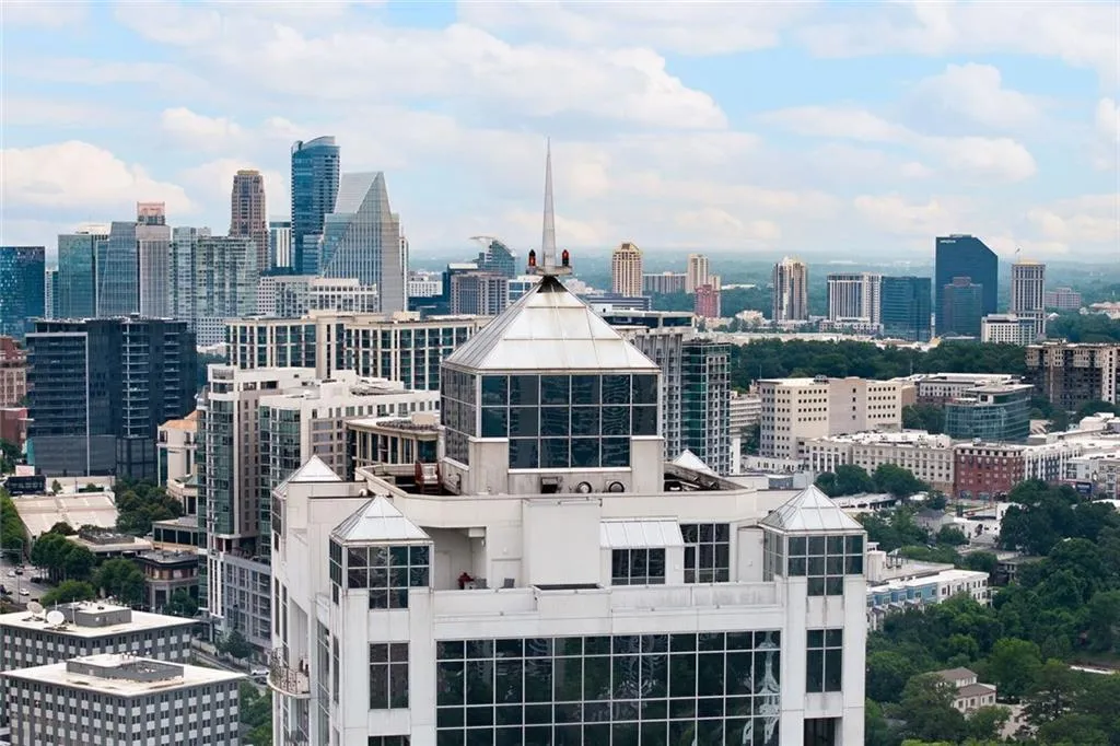 2828 Peachtree Road Nw Unit P 3300, Atlanta, Georgia 30305, 2 Bedrooms Bedrooms, ,2 BathroomsBathrooms,Residential,For Sale,2828 Peachtree Road Nw Unit P 3300,7595787