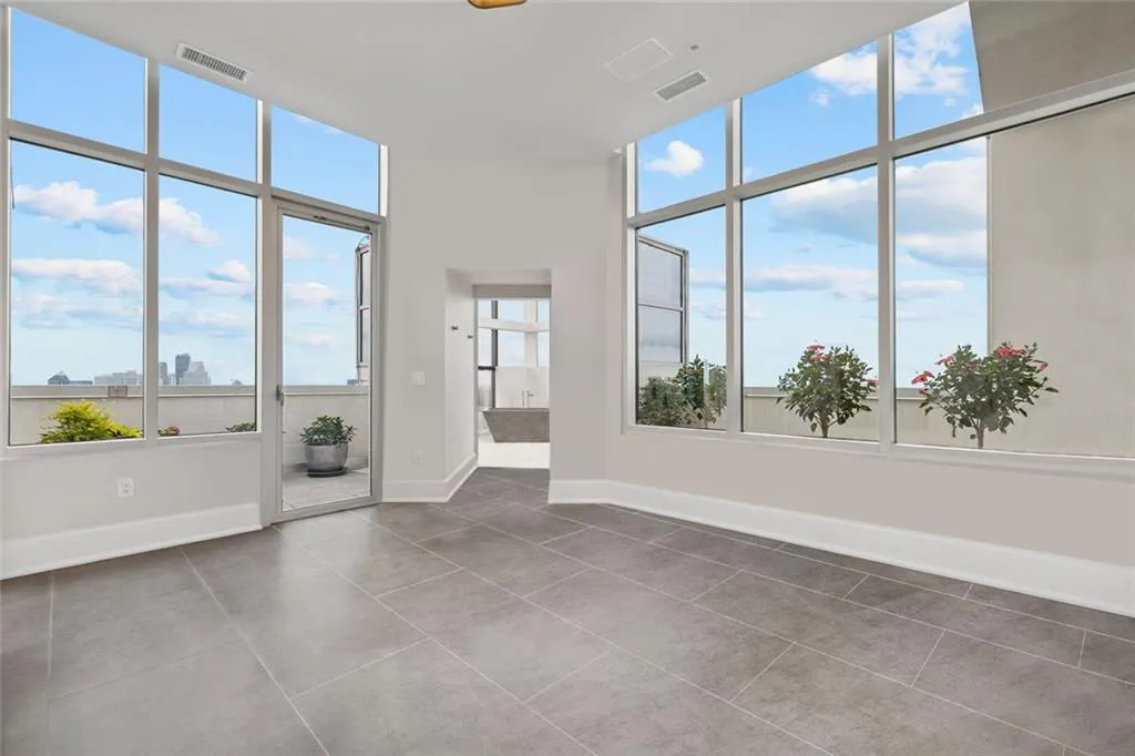 2828 Peachtree Road Nw Unit P 3300, Atlanta, Georgia 30305, 2 Bedrooms Bedrooms, ,2 BathroomsBathrooms,Residential,For Sale,2828 Peachtree Road Nw Unit P 3300,7595787