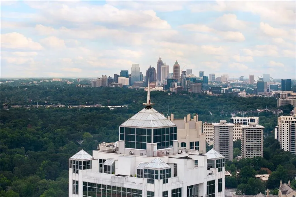 2828 Peachtree Road Nw Unit P 3300, Atlanta, Georgia 30305, 2 Bedrooms Bedrooms, ,2 BathroomsBathrooms,Residential,For Sale,2828 Peachtree Road Nw Unit P 3300,7595787