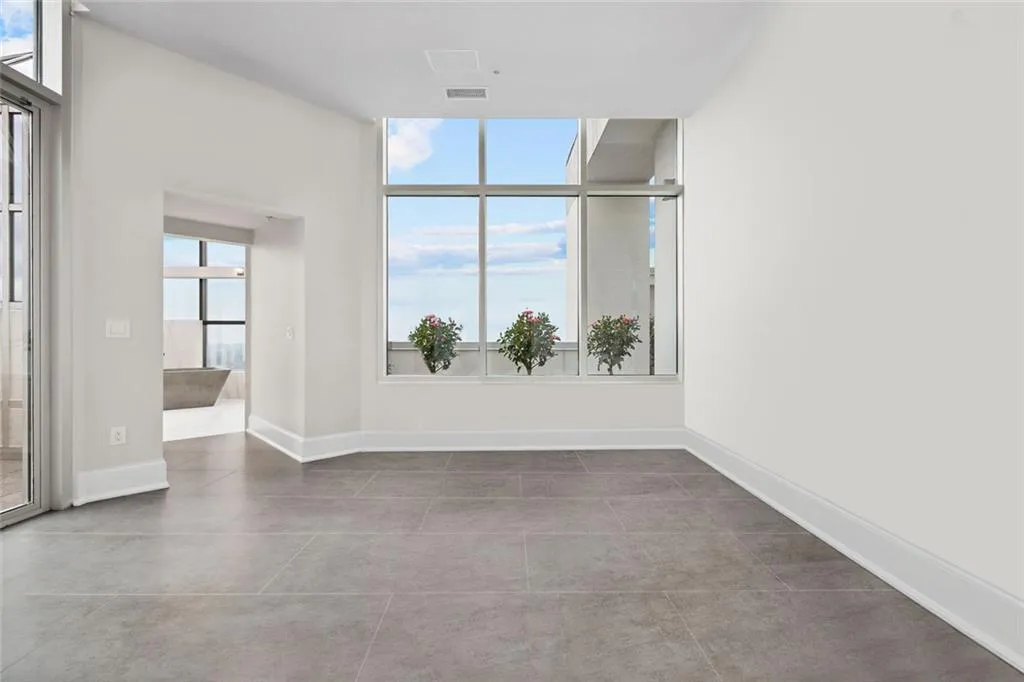 2828 Peachtree Road Nw Unit P 3300, Atlanta, Georgia 30305, 2 Bedrooms Bedrooms, ,2 BathroomsBathrooms,Residential,For Sale,2828 Peachtree Road Nw Unit P 3300,7595787