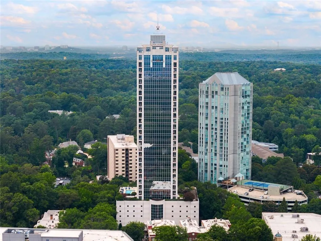 2828 Peachtree Road Nw Unit P 3300, Atlanta, Georgia 30305, 2 Bedrooms Bedrooms, ,2 BathroomsBathrooms,Residential,For Sale,2828 Peachtree Road Nw Unit P 3300,7595787