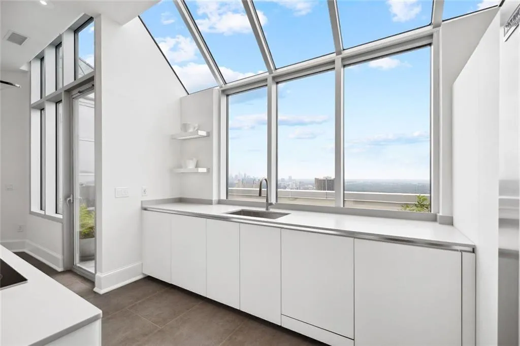 2828 Peachtree Road Nw Unit P 3300, Atlanta, Georgia 30305, 2 Bedrooms Bedrooms, ,2 BathroomsBathrooms,Residential,For Sale,2828 Peachtree Road Nw Unit P 3300,7595787