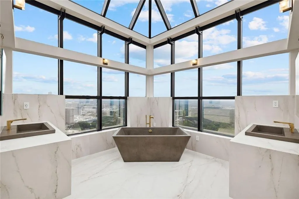 2828 Peachtree Road Nw Unit P 3300, Atlanta, Georgia 30305, 2 Bedrooms Bedrooms, ,2 BathroomsBathrooms,Residential,For Sale,2828 Peachtree Road Nw Unit P 3300,7595787