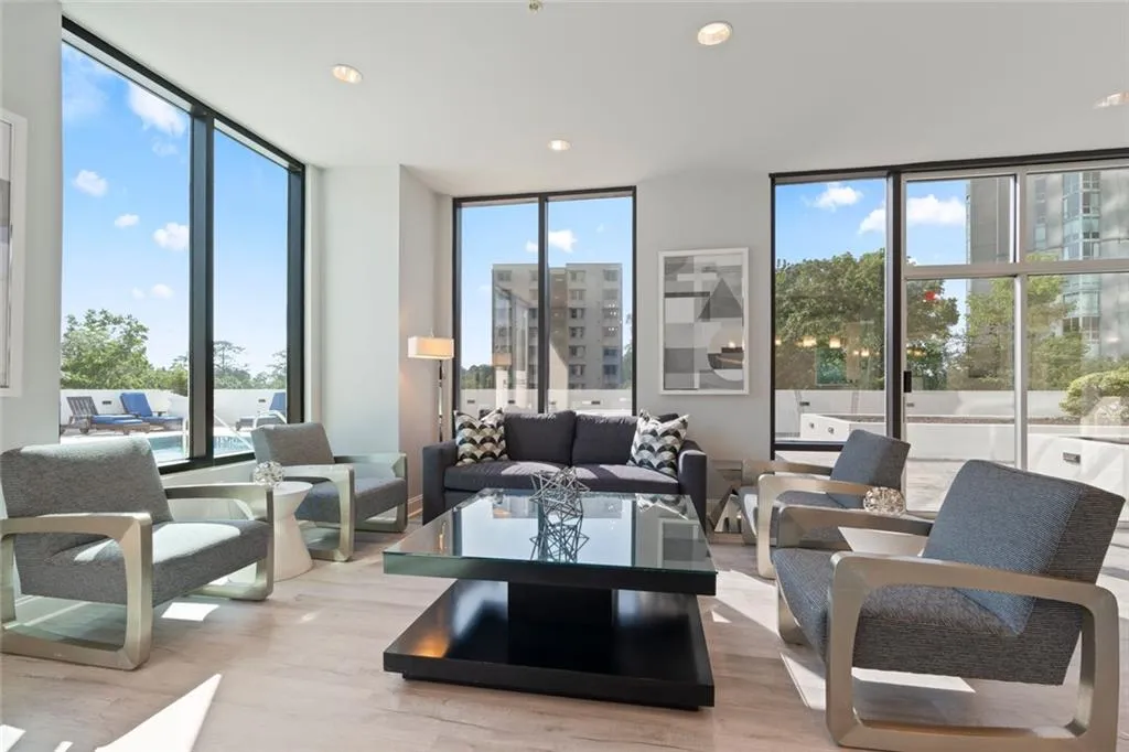 2828 Peachtree Road Nw Unit P 3300, Atlanta, Georgia 30305, 2 Bedrooms Bedrooms, ,2 BathroomsBathrooms,Residential,For Sale,2828 Peachtree Road Nw Unit P 3300,7595787