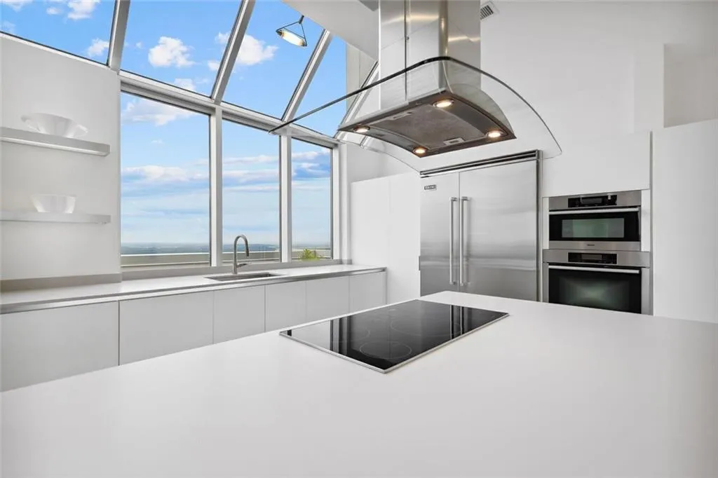 2828 Peachtree Road Nw Unit P 3300, Atlanta, Georgia 30305, 2 Bedrooms Bedrooms, ,2 BathroomsBathrooms,Residential,For Sale,2828 Peachtree Road Nw Unit P 3300,7595787