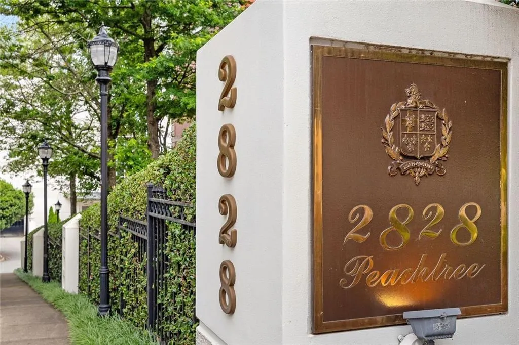 2828 Peachtree Road Nw Unit P 3300, Atlanta, Georgia 30305, 2 Bedrooms Bedrooms, ,2 BathroomsBathrooms,Residential,For Sale,2828 Peachtree Road Nw Unit P 3300,7595787