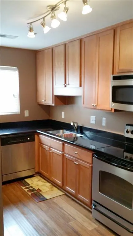 225 Winding River Drive Unit C, Sandy Springs, Georgia 30350, 2 Bedrooms Bedrooms, ,2 BathroomsBathrooms,Residential,Sold,225 Winding River Drive Unit C,5690053