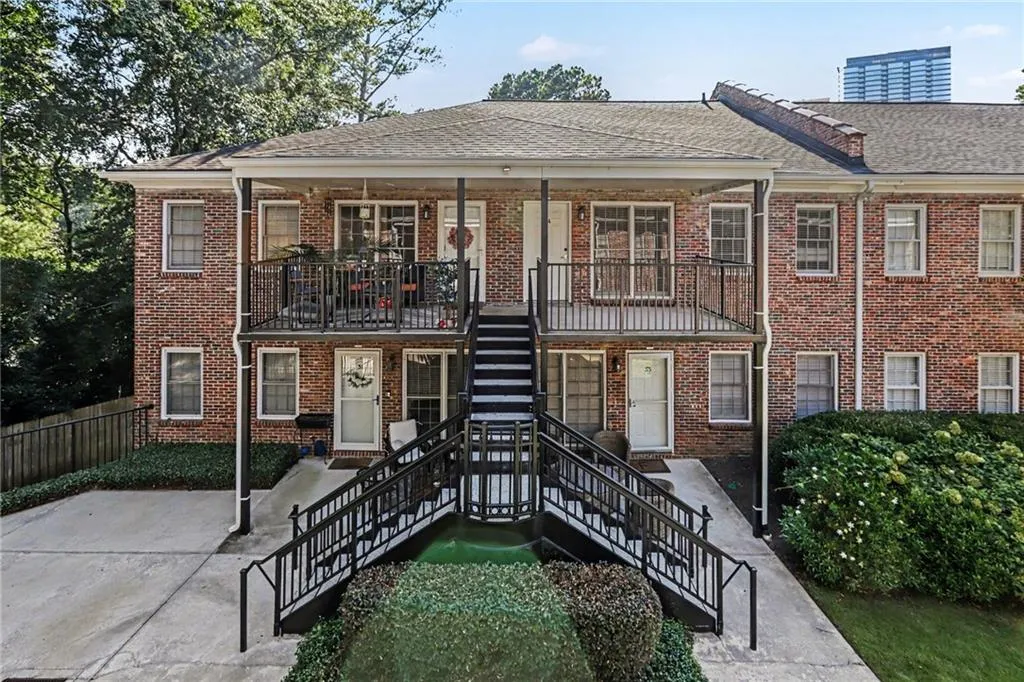 3675 Peachtree Road Ne Unit 34, Atlanta, Georgia 30319, 2 Bedrooms Bedrooms, 0 ,2 BathroomsBathrooms,Residential,For Sale,3675 Peachtree Road Ne Unit 34,7825884