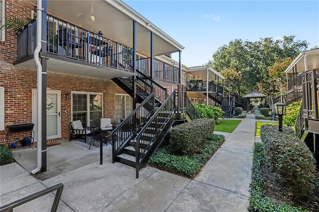 3675 Peachtree Road Ne Unit 34, Atlanta, Georgia 30319, 2 Bedrooms Bedrooms, 0 ,2 BathroomsBathrooms,Residential,For Sale,3675 Peachtree Road Ne Unit 34,7825884