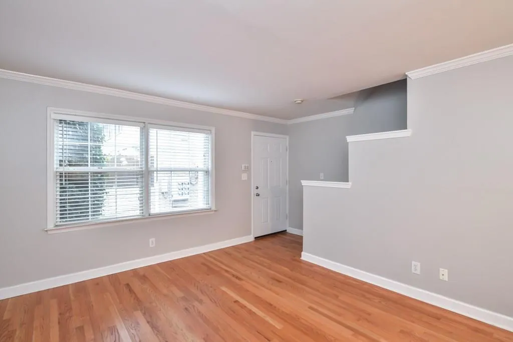 2232 Dunseath Avenue Nw Unit 310, Atlanta, Georgia 30318, 2 Bedrooms Bedrooms, ,1 BathroomBathrooms,Residential,Sold,2232 Dunseath Avenue Nw Unit 310,6085114