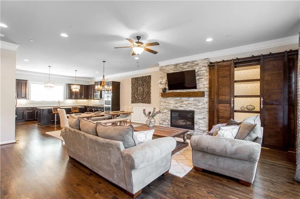 962 Thibideau Court, Sandy Springs, Georgia 30328, 3 Bedrooms Bedrooms, ,3 BathroomsBathrooms,Residential,Sold,962 Thibideau Court,5927195