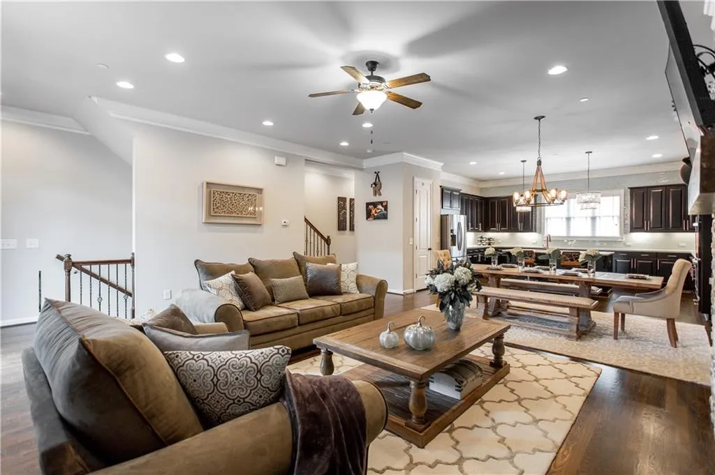 962 Thibideau Court, Sandy Springs, Georgia 30328, 3 Bedrooms Bedrooms, ,3 BathroomsBathrooms,Residential,Sold,962 Thibideau Court,5927195