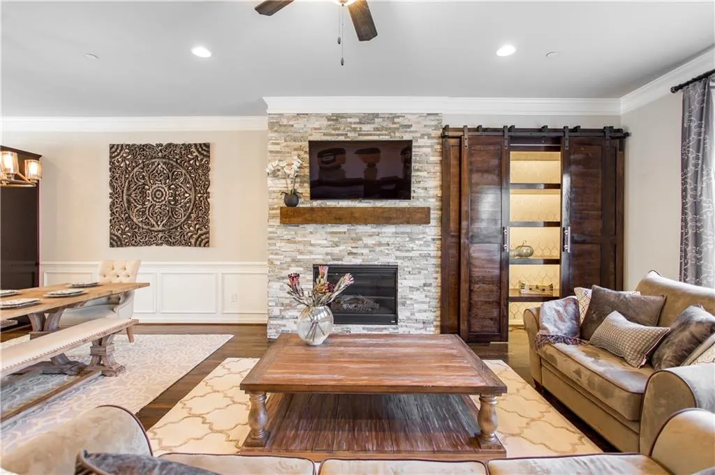 962 Thibideau Court, Sandy Springs, Georgia 30328, 3 Bedrooms Bedrooms, ,3 BathroomsBathrooms,Residential,Sold,962 Thibideau Court,5927195