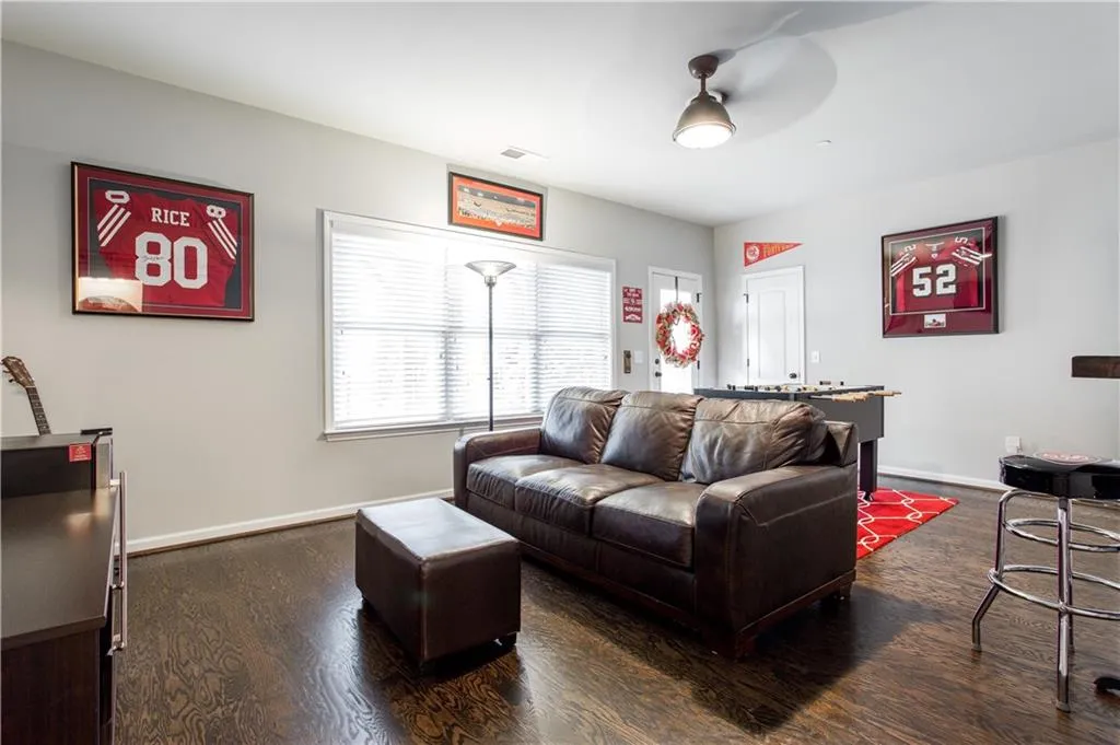 962 Thibideau Court, Sandy Springs, Georgia 30328, 3 Bedrooms Bedrooms, ,3 BathroomsBathrooms,Residential,Sold,962 Thibideau Court,5927195