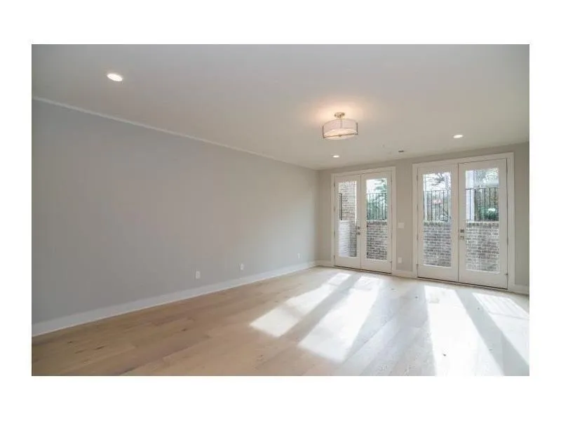 124 W Wieuca Road Unit 3, Sandy Springs, Georgia 30342, 3 Bedrooms Bedrooms, ,4 BathroomsBathrooms,Residential,Sold,124 W Wieuca Road Unit 3,6040149