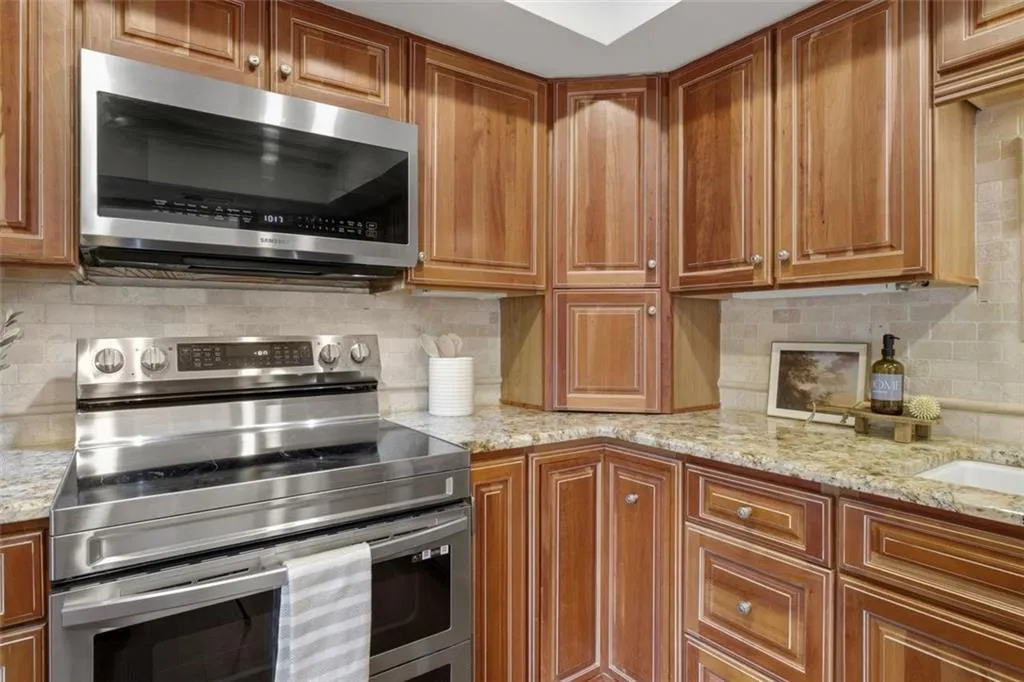 413 The North Chace, Sandy Springs, Georgia 30328, 4 Bedrooms Bedrooms, ,3 BathroomsBathrooms,Residential,For Sale,413 The North Chace,7759168