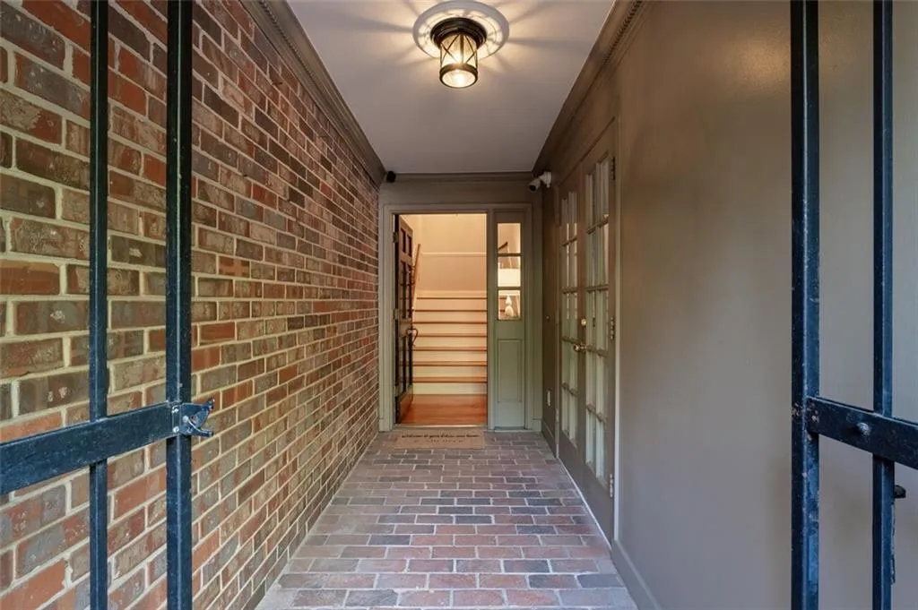 413 The North Chace, Sandy Springs, Georgia 30328, 4 Bedrooms Bedrooms, ,3 BathroomsBathrooms,Residential,For Sale,413 The North Chace,7759168