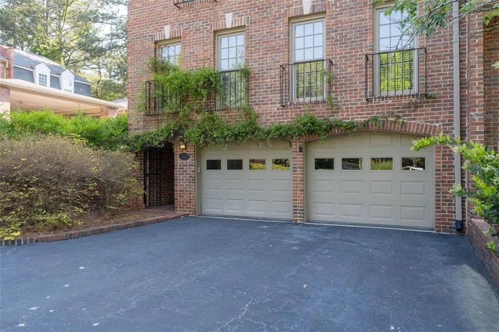 413 The North Chace, Sandy Springs, Georgia 30328, 4 Bedrooms Bedrooms, ,3 BathroomsBathrooms,Residential,For Sale,413 The North Chace,7759168