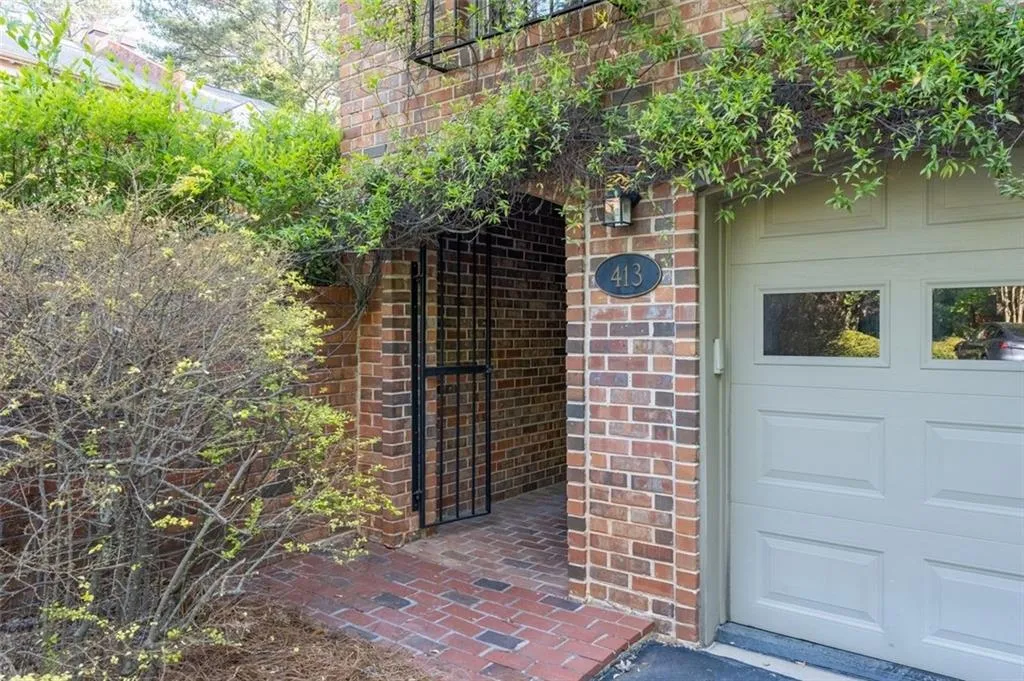 413 The North Chace, Sandy Springs, Georgia 30328, 4 Bedrooms Bedrooms, ,3 BathroomsBathrooms,Residential,For Sale,413 The North Chace,7759168