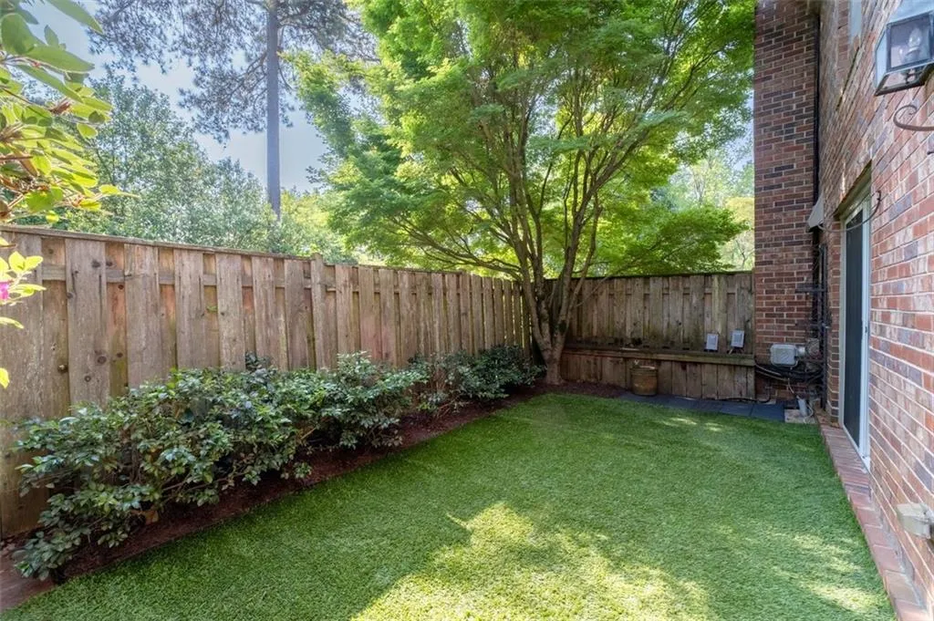 Adorable, private courtyard with artificial turf. Patio under the turf if you prefer.