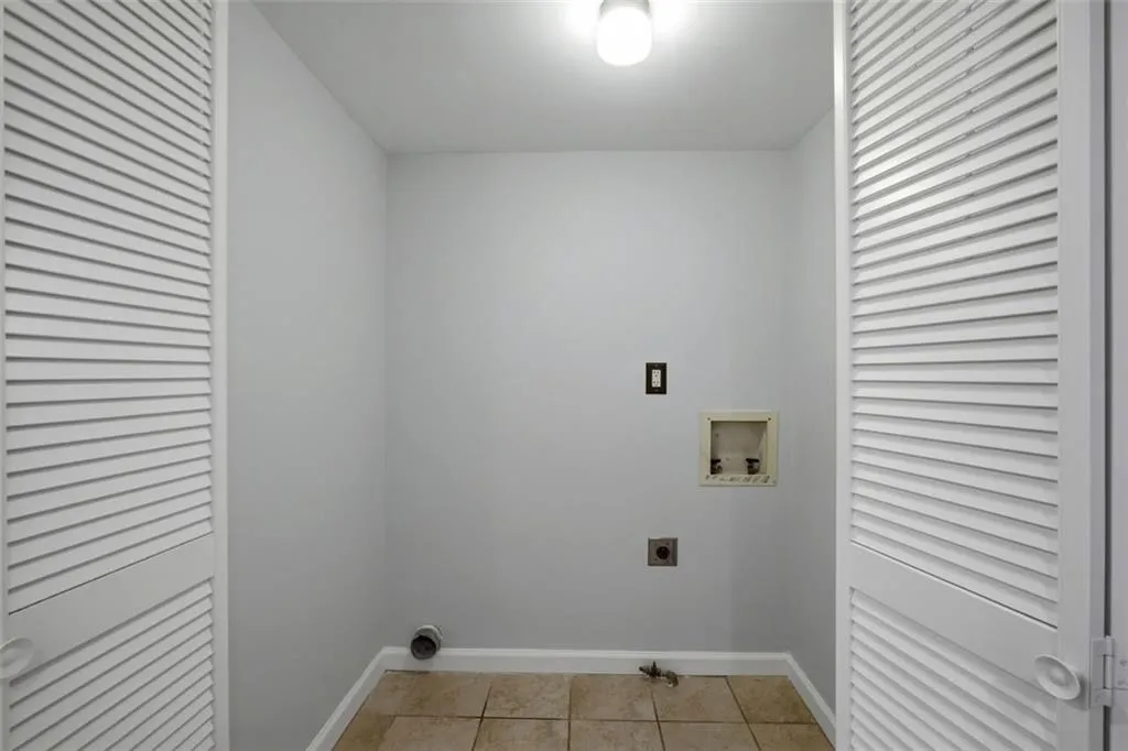 413 The North Chace, Sandy Springs, Georgia 30328, 4 Bedrooms Bedrooms, ,3 BathroomsBathrooms,Residential,For Sale,413 The North Chace,7759168