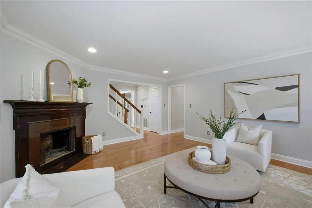 413 The North Chace, Sandy Springs, Georgia 30328, 4 Bedrooms Bedrooms, ,3 BathroomsBathrooms,Residential,For Sale,413 The North Chace,7759168