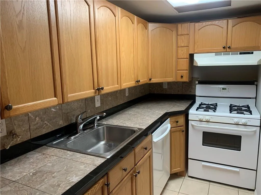 546 Northridge Crossing Drive, Sandy Springs, Georgia 30350, 2 Bedrooms Bedrooms, ,2 BathroomsBathrooms,Residential,Sold,546 Northridge Crossing Drive,6675427