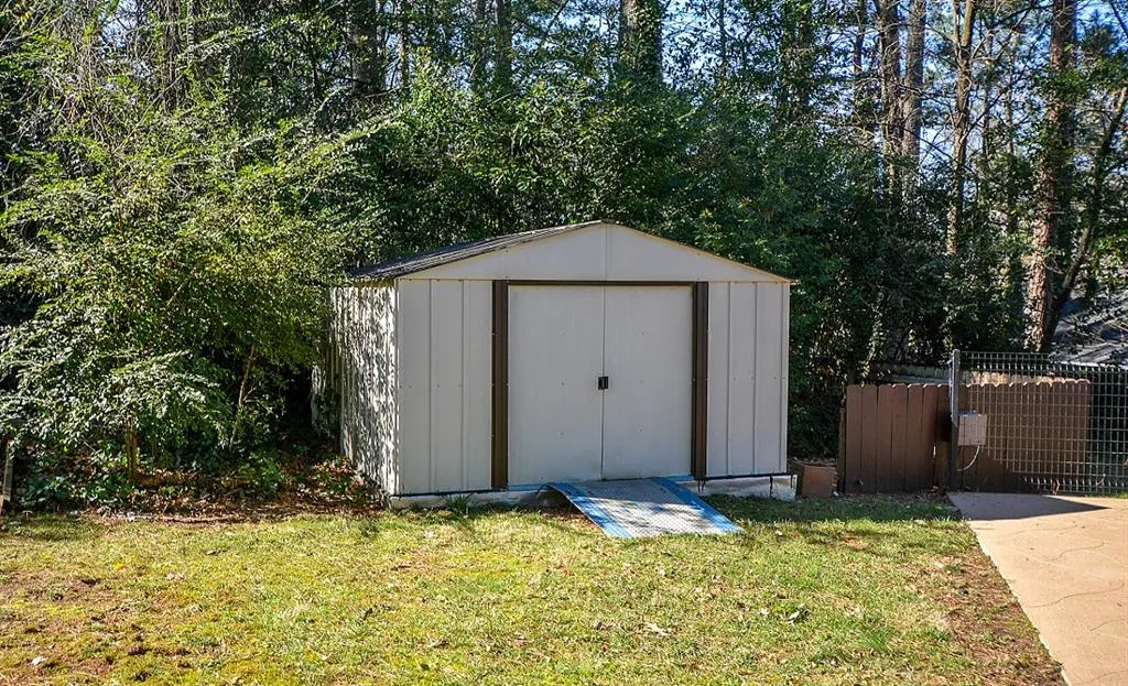 165 Chaseland Road, Sandy Springs, Georgia 30328, 4 Bedrooms Bedrooms, ,2 BathroomsBathrooms,Residential,Sold,165 Chaseland Road,5803970