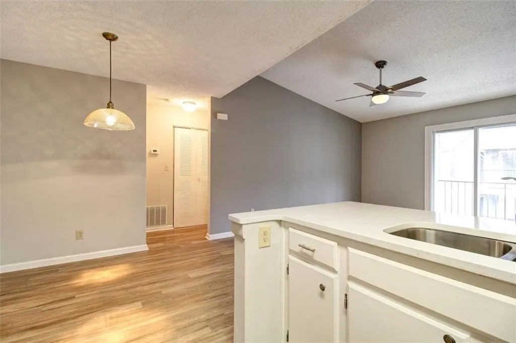 629 Granville Court, Sandy Springs, Georgia 30328, 1 Bedroom Bedrooms, ,1 BathroomBathrooms,Residential,Sold,629 Granville Court,6842656