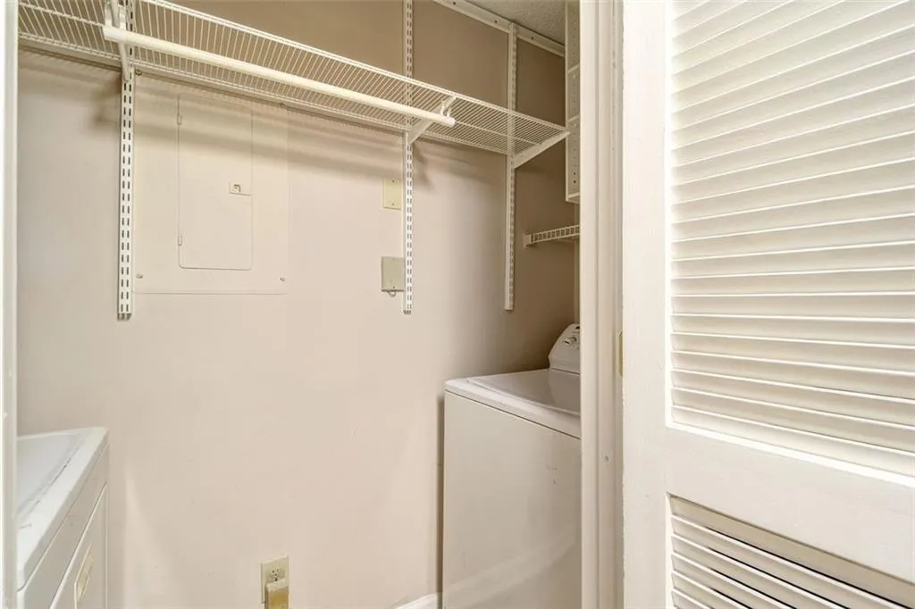 629 Granville Court, Sandy Springs, Georgia 30328, 1 Bedroom Bedrooms, ,1 BathroomBathrooms,Residential,Sold,629 Granville Court,6842656