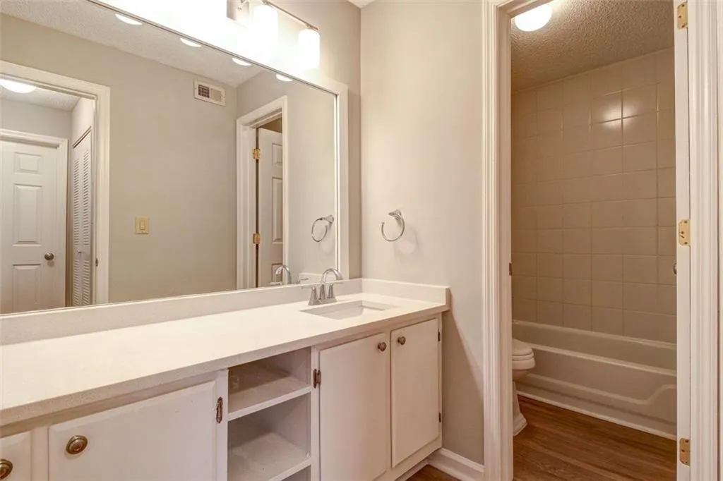 629 Granville Court, Sandy Springs, Georgia 30328, 1 Bedroom Bedrooms, ,1 BathroomBathrooms,Residential,Sold,629 Granville Court,6842656