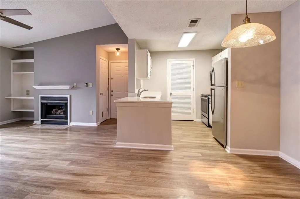 629 Granville Court, Sandy Springs, Georgia 30328, 1 Bedroom Bedrooms, ,1 BathroomBathrooms,Residential,Sold,629 Granville Court,6842656