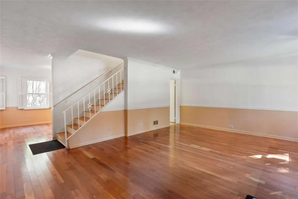 270 Lakemoore Drive Unit B, Atlanta, Georgia 30342, 2 Bedrooms Bedrooms, ,1 BathroomBathrooms,Residential,For Sale,270 Lakemoore Drive Unit B,7627501