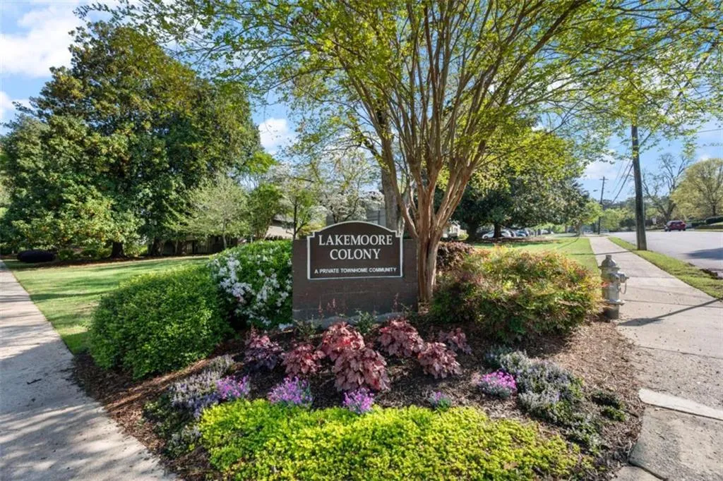 270 Lakemoore Drive Unit B, Atlanta, Georgia 30342, 2 Bedrooms Bedrooms, ,1 BathroomBathrooms,Residential,For Sale,270 Lakemoore Drive Unit B,7627501